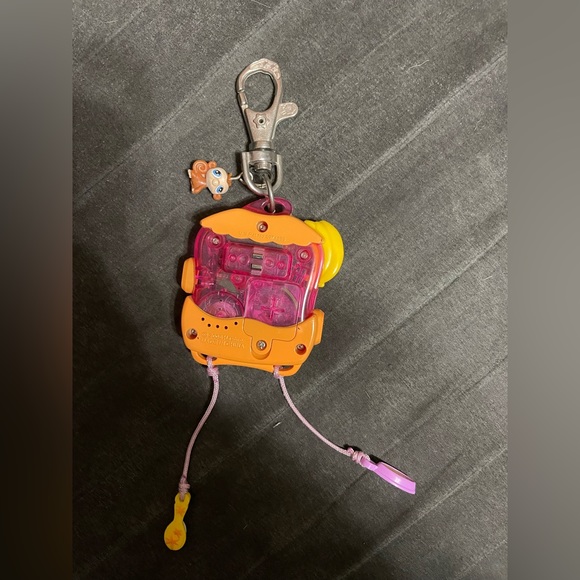 Littlest pet shop handheld - Picture 2 of 2